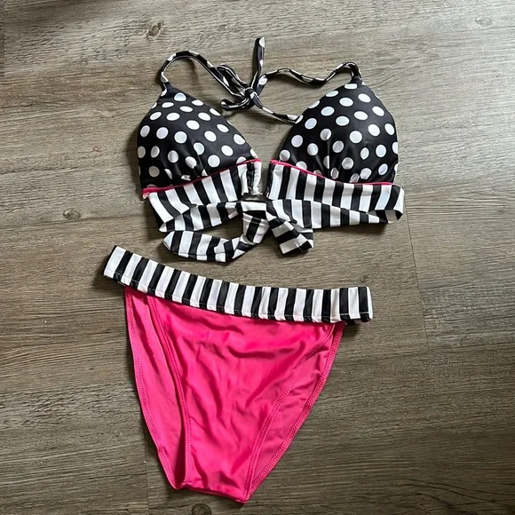 NWT 2 pc black & pink polka dot Halter neck bikini set Size L junior - Picture 1 of 6